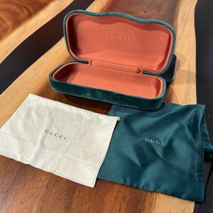 Gucci emerald green velvet glasses case - new